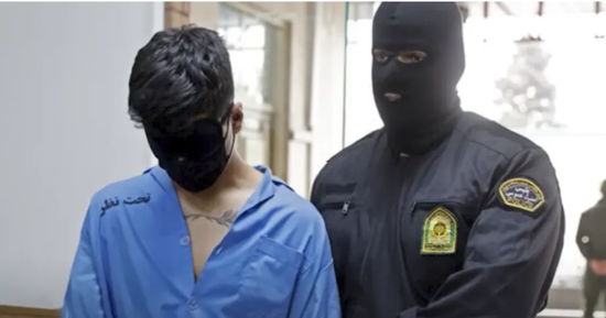  一名被伊朗安全部门逮捕的间谍嫌疑人 图源：环球人物