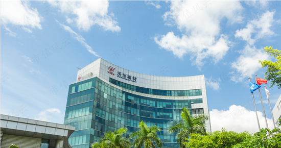 一边是业绩放量，现金流改善，负债率下降的热缩材料龙头，一边是离婚后花式割韭菜的实控人