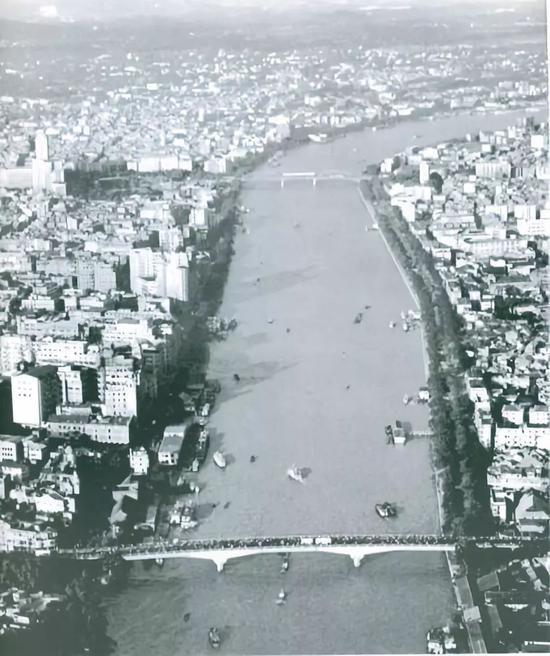 1979年,广州珠江两岸