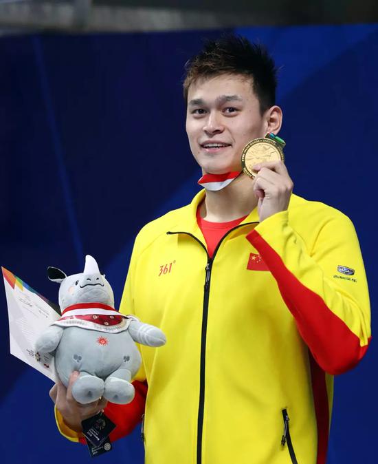 安踏怒怼孙杨背后:资本盯上中国未来5万亿的体