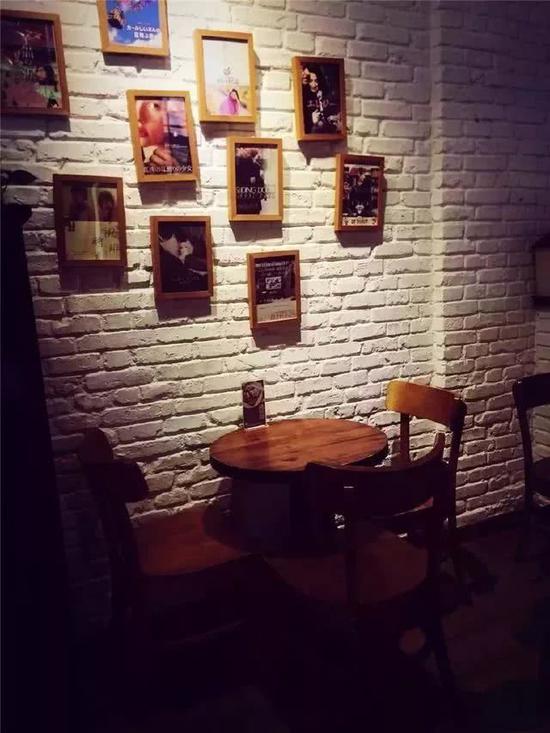 小店干起来后,北大那条小街要拆迁。