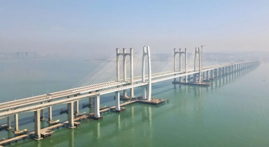 ▲ 福厦高铁泉州湾跨海大桥效果图 (图源:铁四院严爱国团队)