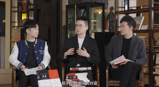 74岁，达利欧与年轻人聊了一小时