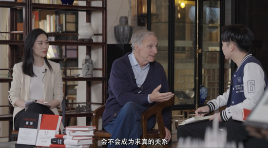 74岁，达利欧与年轻人聊了一小时