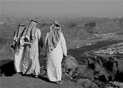 石油帝国，艰难转身