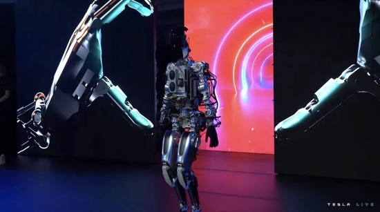 (Terra humanoid robot prototype Bumble C. Source: Tesla live broadcast on October 1, Beijing time)