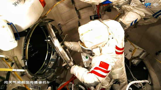 天上怎么过“五一”？抬头快看！