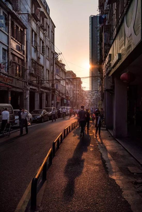 全国经济总量前三十名_豪车排名前三十名标志(2)