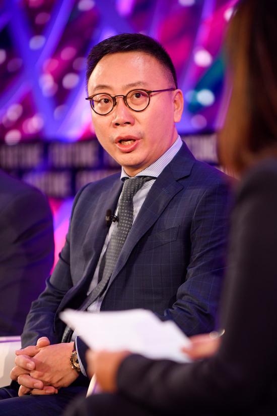 百老汇游戏娱乐|来论|朋友圈中打造“虚假人设”,监管不能无动于衷