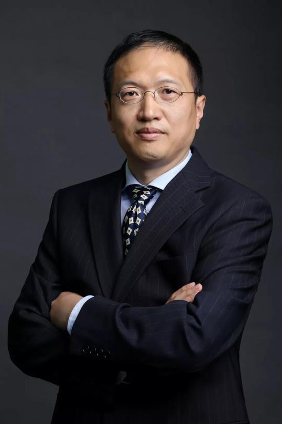 (图为恒生电子执行总裁范径武)