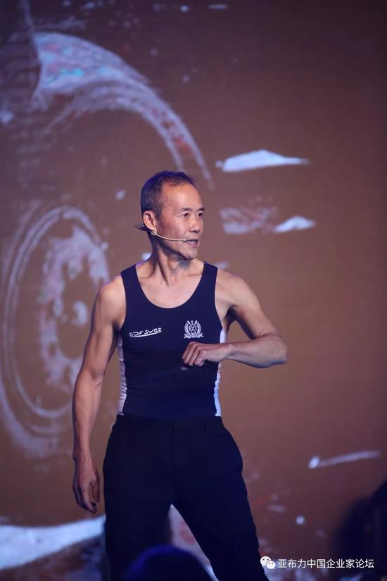 永利——欢迎您!!!,男子高速翻了一车梭子蟹 交警叹息好可惜 最后十多块一斤卖了