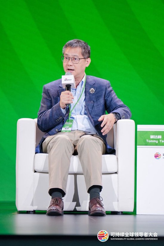 谢瑞麟谢达峰:以鎏光金和IP产品切入年轻市场,建立长期陪伴关系 谢瑞麟谢达峰:以鎏光金和IP产品切入年轻市场,建立长期陪伴关系