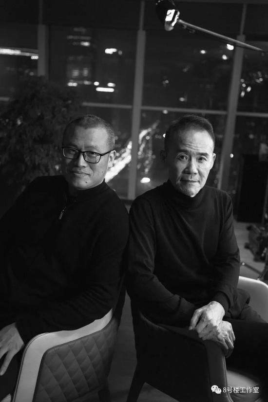 王石與新浪高級副總裁鄧慶旭(圖片來源:新浪財經《至少一個小時》節目)