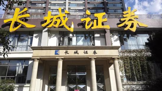 澳门赌场攻略骰子,2名内地男子在港被6人持刀抢走千万现金