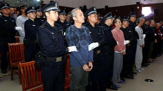 环球人物：海南黑老大敛财25亿 今被判死刑