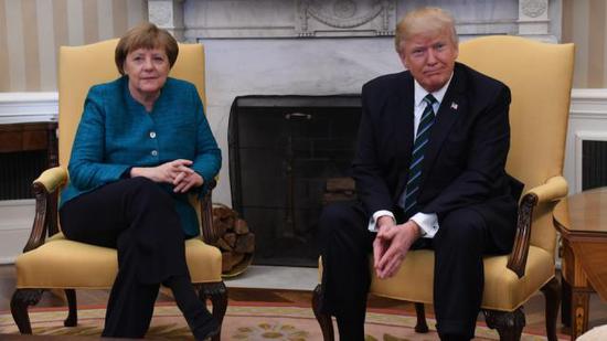 图为美国总统特朗普和德国总理默克尔。(来源:美国《国会山报》)