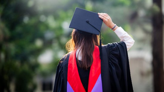 美联储报告发现:拥有大学学位的从事多份工作的美国人越来越多 第1张 美联储报告发现:拥有大学学位的从事多份工作的美国人越来越多 第1张