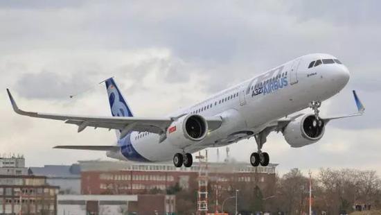 ▲起飞中的空客A321neo(《澳大利亚人报》网站)