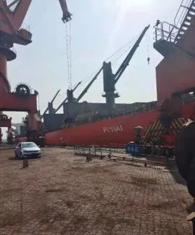 唐山港港口煤船卸货