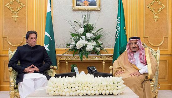 9月19日，巴基斯坦总理伊姆兰·汗会见沙特国王萨勒曼。图片来源：视觉中国