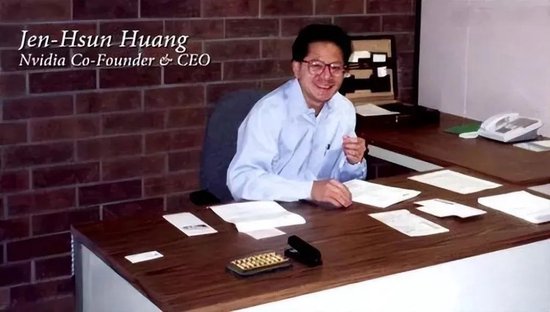 市值破万亿，“黄狗”变成黄总