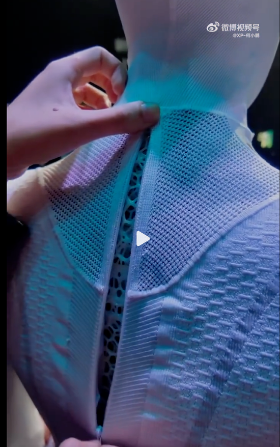 小鹏汽车股价急拉5%,何小鹏回应人形机器人里藏真人