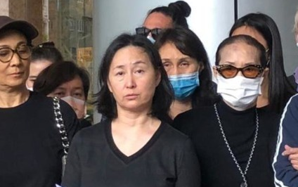 何鸿燊家人会见记者。 图源:港媒