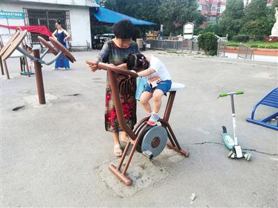 �������ܾ���Ժ��������ˣ�ĺ��ӹ�����ֱ����������̤�塣�¾������� ��� ��