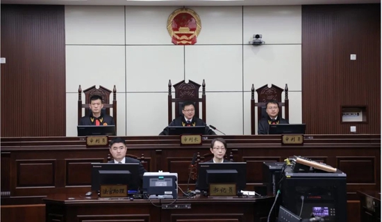 建行深圳市分行原党委副书记、副行长张学庆受贿案一审公开开庭