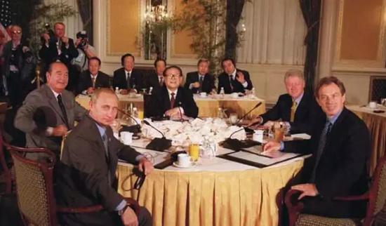 2000年，联合国五大常任理事国领导人在华尔道夫酒店午宴