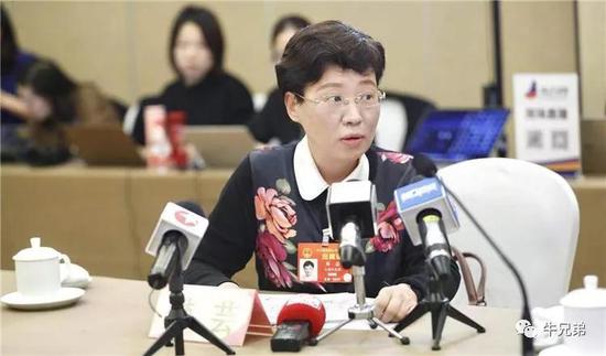 原来,樊芸是上海富审评估咨询集团的董事长。该集团公司网站介绍说: