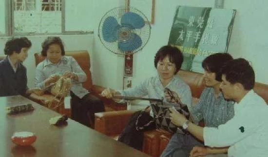 手机球探网3g比分版 养鸡秘诀:老兽医总结4个治疗肠道中药草,养鸡人收藏一下吧!
