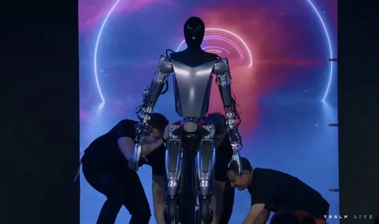 (Tesla shows Optimus, a prototype humanoid robot. Source: Tesla Live)