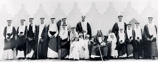 石油帝国，艰难转身