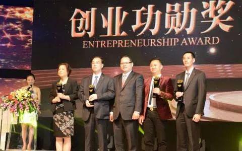 富贵鸟董事长_富贵鸟花图片(3)