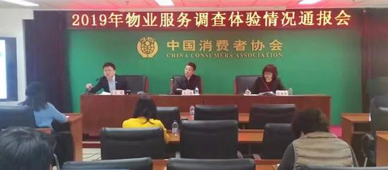网赌cq9电子游戏真相,董卿谈自己父亲的教育:我依旧严重自卑,只好拿命去搏成功