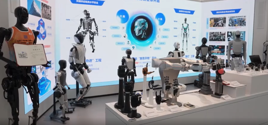 习近平在北京考察科技创新工作，雷军唐杰等企业家接受会见