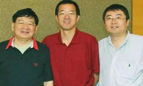 图:王强、俞敏洪、徐小平早年合影