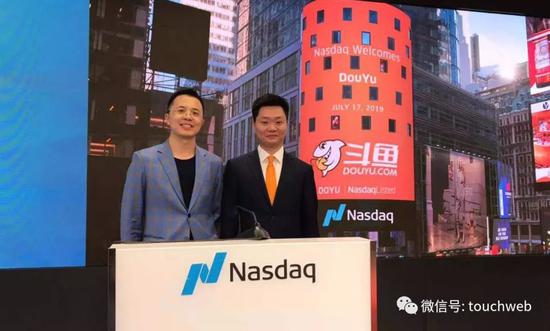 雷帝触网创始人雷建平与张文明在斗鱼上市现场
