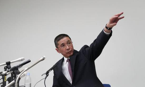 (当地时间2018年11月19日,日本横滨,日产首席执行官西川广人出席新闻发布会并发表讲话。图/视觉中国)
