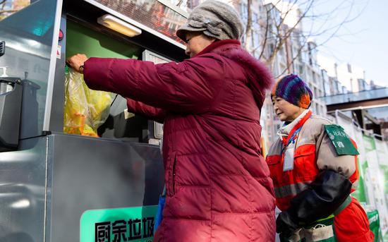 淘金线上娱乐-传奇作品《情人》首度亮相 2019 影像上海艺术博览会盛大启幕