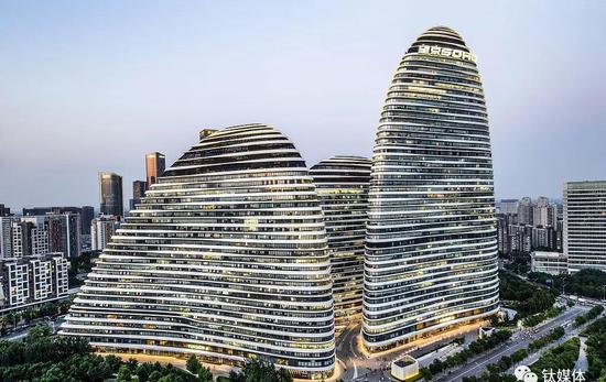 像騰訊、新浪、網(wǎng)易都選擇去后場村自己建樓，解決（租金貴）問題了。