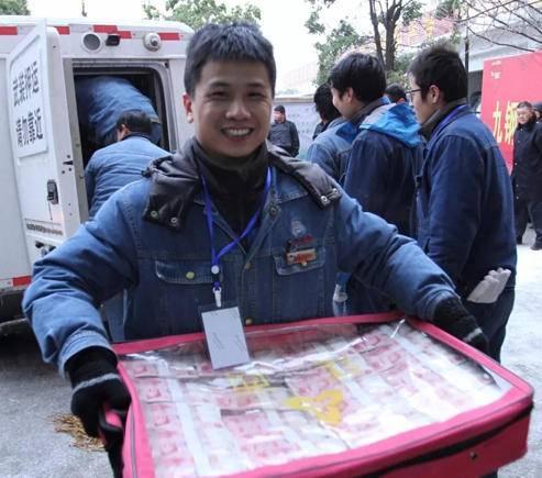 除了九钢,方大集团旗下的其他公司也都纷纷发放现金红包作为年终奖金。