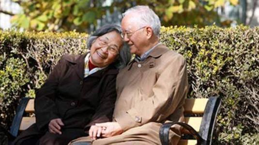 ▲吴敬琏、周南夫妇