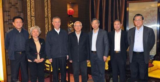 ▲吴敬琏是刘鹤发起的“中国经济 50 人论坛”重要成员