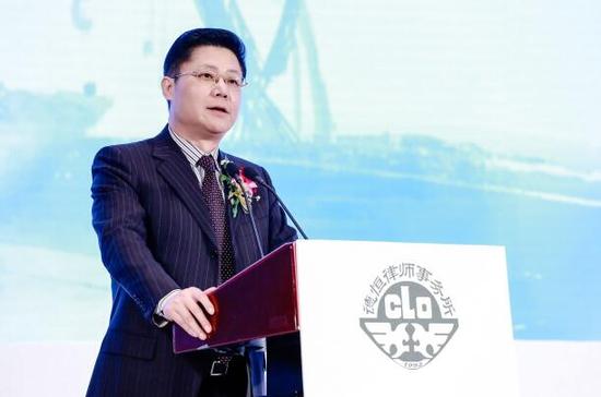 丝路产业与金融国际联盟常务副理事长、中国华信能源有限公司首席经济学家潘峙钢