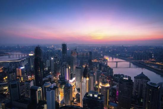 重庆凭借客运指数、货运指数、创新指数等排名的提升，带动总体排名跃居第七位
