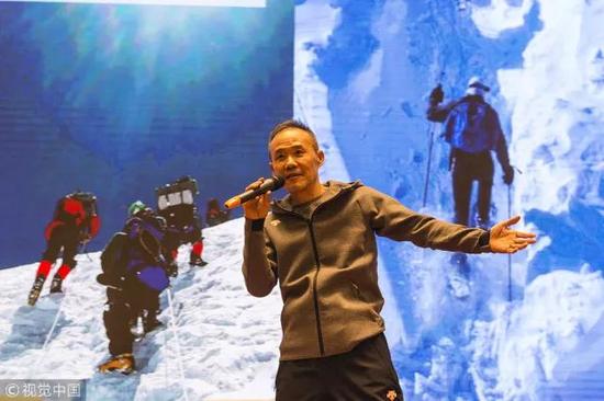 ▲2017年11月,昆明,王石演讲《三座山峰》