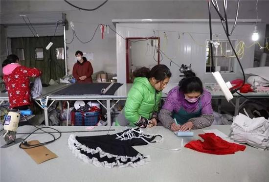 情趣内衣小镇:会所直播和东莞的情欲生意 韩剧