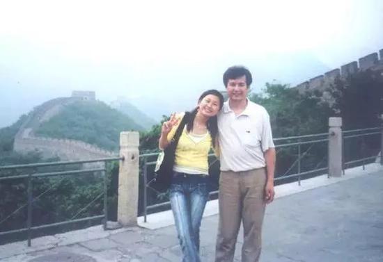 黄鸣和他的女儿(图据黄鸣经理人)